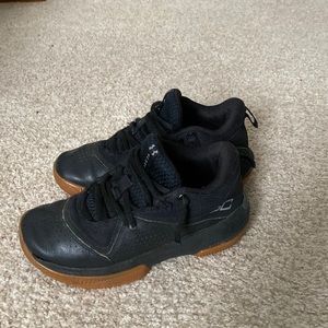 Under Armor Boys Black Sneakers